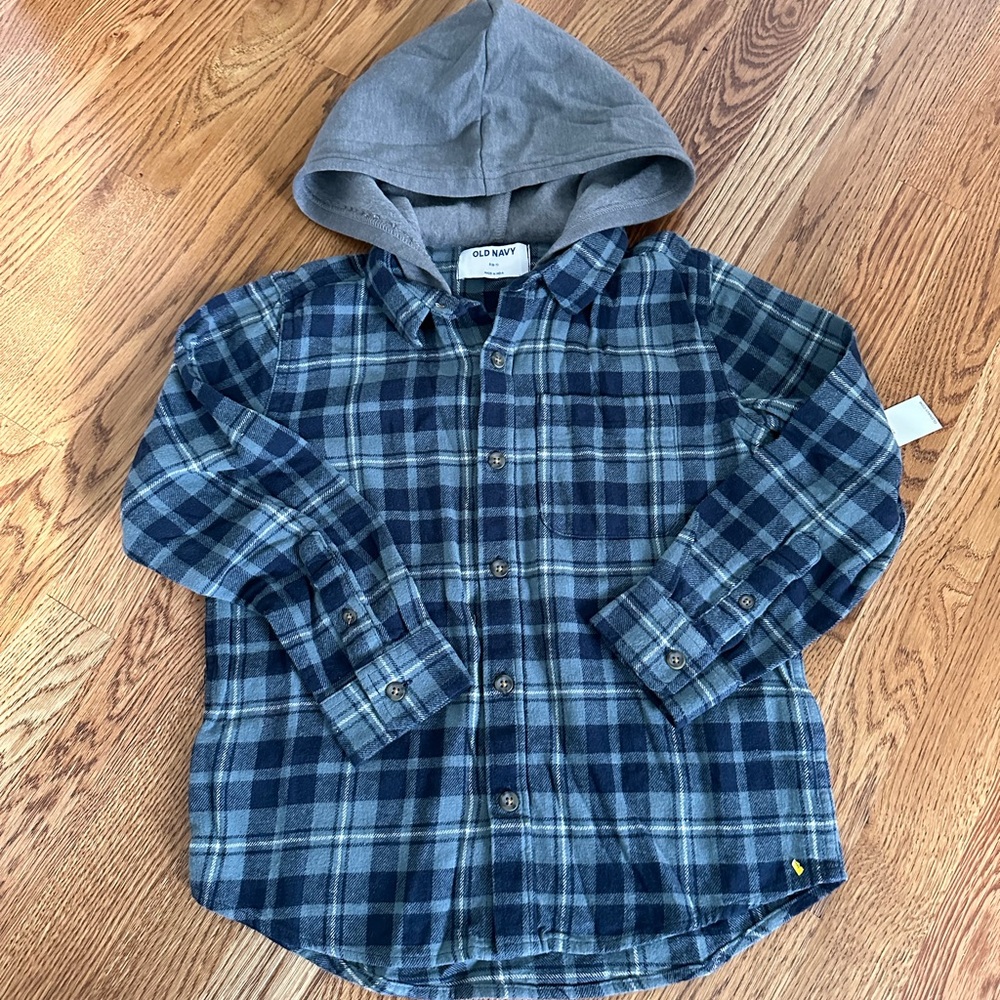 Old navy hooded flannel size 6-7